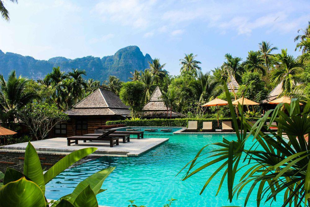 10 Hotel dengan Kolam Renang Air Panas di Kawasan Puncak Bogor