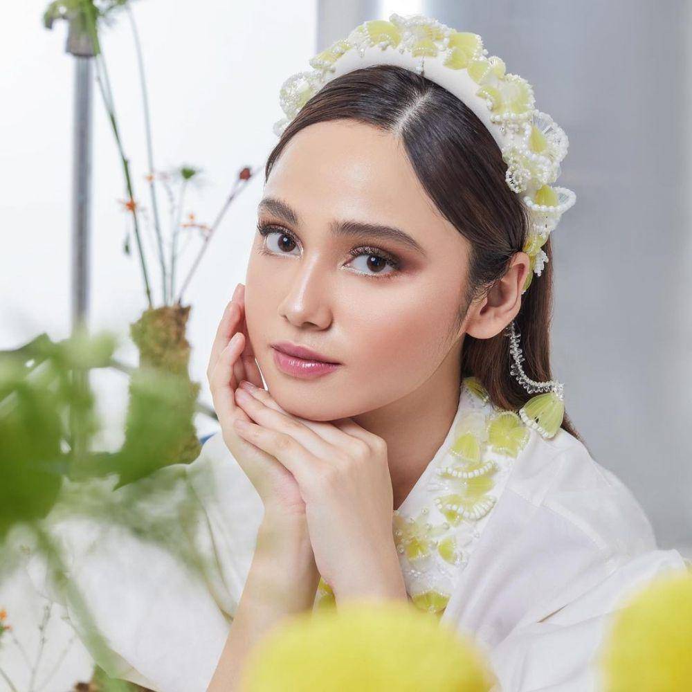 Syifa Hadju (instagram.com/ichanaahair)
