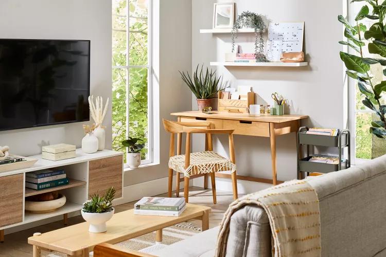 9 Ide Ciptakan Work Space di Ruang Tamu, Cocok untuk Rumah Mungil