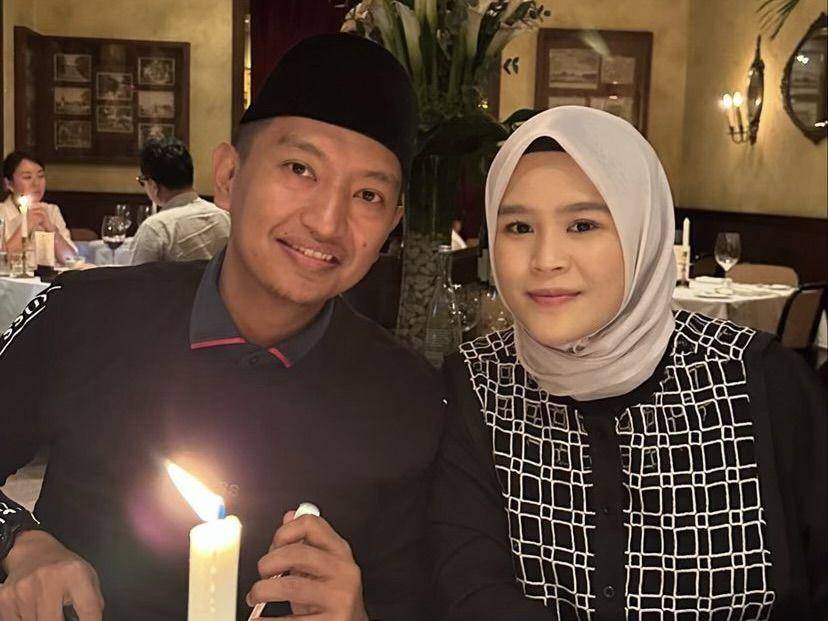 Arief Rosyid (kiri), bersama sang istri Siti Zahara Aghnia (kanan). (Instagram @ariefrosyid.id)