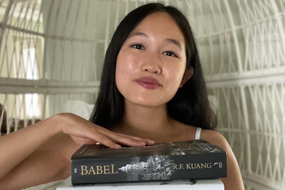 3 Faktor Sukses RF Kuang, Penulis Muda Prodigy di Balik Novel Babel
