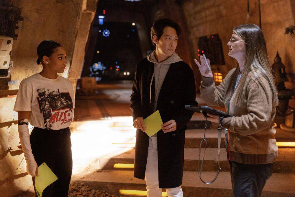 Amandla Stenberg, Lee Jung Jae, dan Leslye Headland di balik layar Star Wars: The Acolyte (dok. Disney)