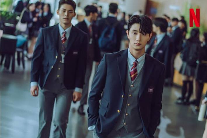 still cut drakor Hierarchy (instagram.com/studiodragon.official)