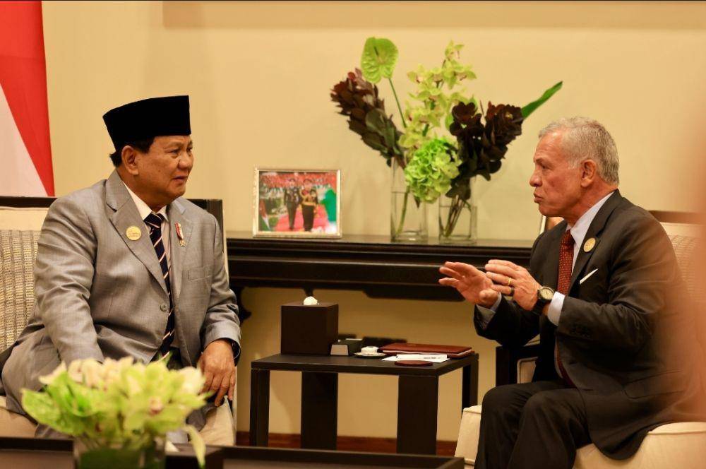 Presiden terpilih Prabowo Subianto ketika bertemu dengan Raja Yordania, Abdullah II bin Al-Hussein. (Dokumentasi Kemenhan)