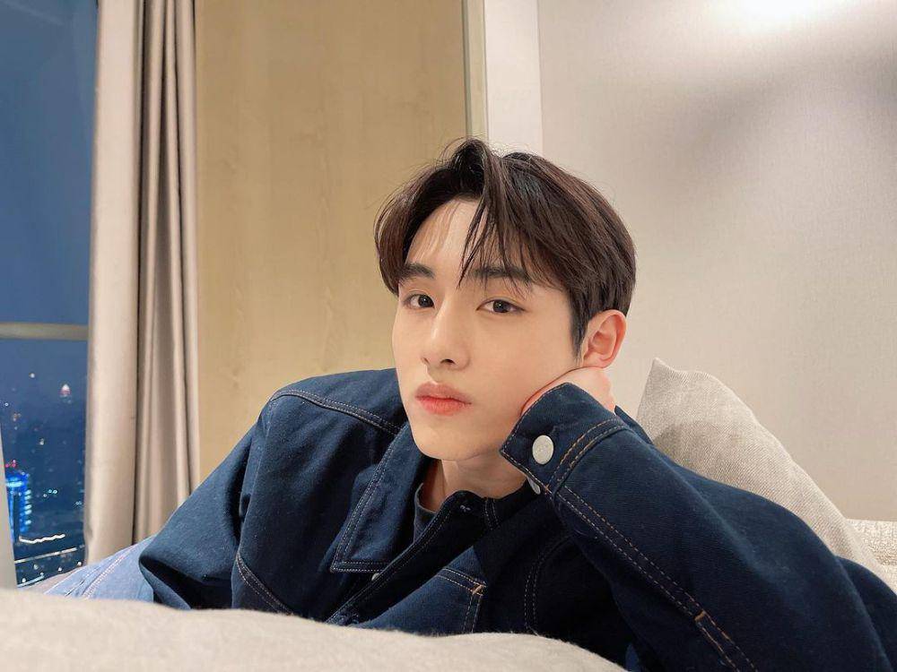ide mix and match jaket denim ala Winwin WayV (instagram.com/@wwiinn_7)