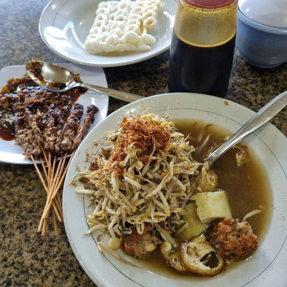 Lontong Balap Rajawali (instagram.com/bgs_prcy)