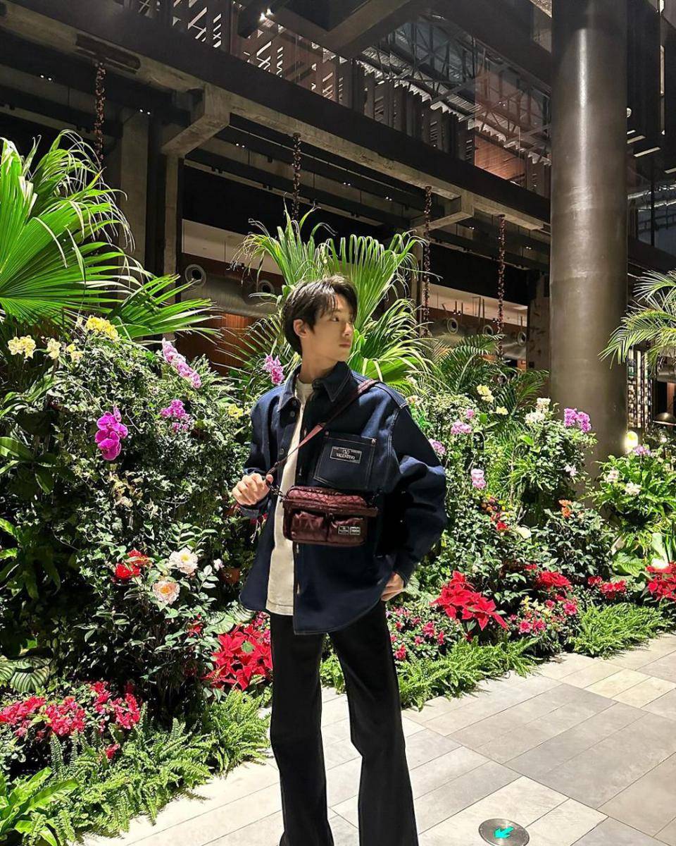 ide mix and match jaket denim ala Winwin WayV (instagram.com/@wwiinn_7)