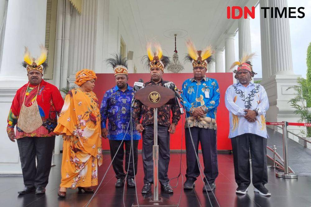 Majelis Rakyat Papua (MRP) se-Pulau Papua bertemu Presiden Jokowi di Istana Kepresidenan Jakarta, Rabu (12/6/2024) (IDN Times/Ilman Nafi'an)