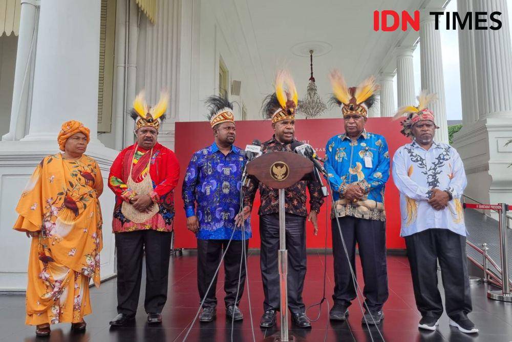 Majelis Rakyat Papua (MRP) se-Pulau Papua bertemu Presiden Jokowi di Istana Kepresidenan Jakarta, Rabu (12/6/2024) (IDN Times/Ilman Nafi'an)