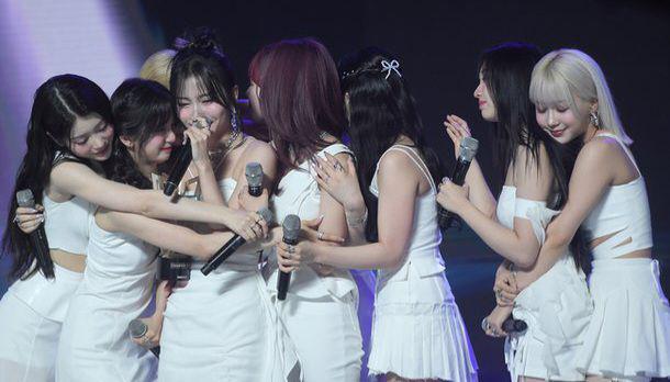 Penampilan OT9 Terakhir, 7 Momen Kep1er Menangis di Show Champion