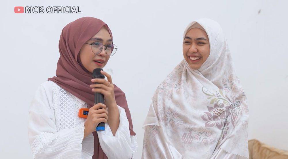 pengajian dan syukuran Ria Ricis haji (YouTube.com/Ricis Official)