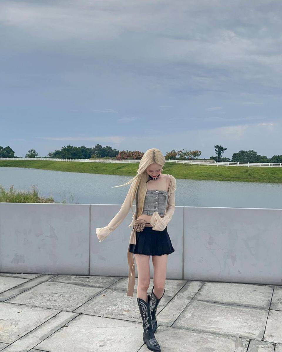 Hannah 4EVE (instagram.com/hannah_kmz)