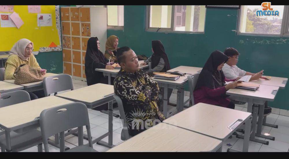 Sule ambil rapor anak (YouTube.com/SL Media)