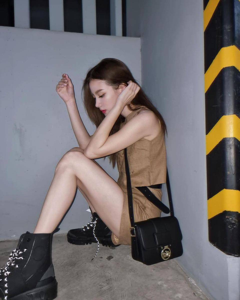 mix and match short pants ala Baifern Pimchanok (instagram.com/baifernbah)