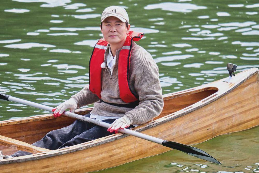 Yeon Jung Hoon Umumkan Mundur dari 2 Days 1 Night, Susul Na In Woo