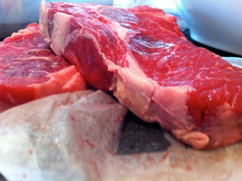 ilustrasi daging sapi (wikimedia.org/Jen Arrr - Raw Meat)