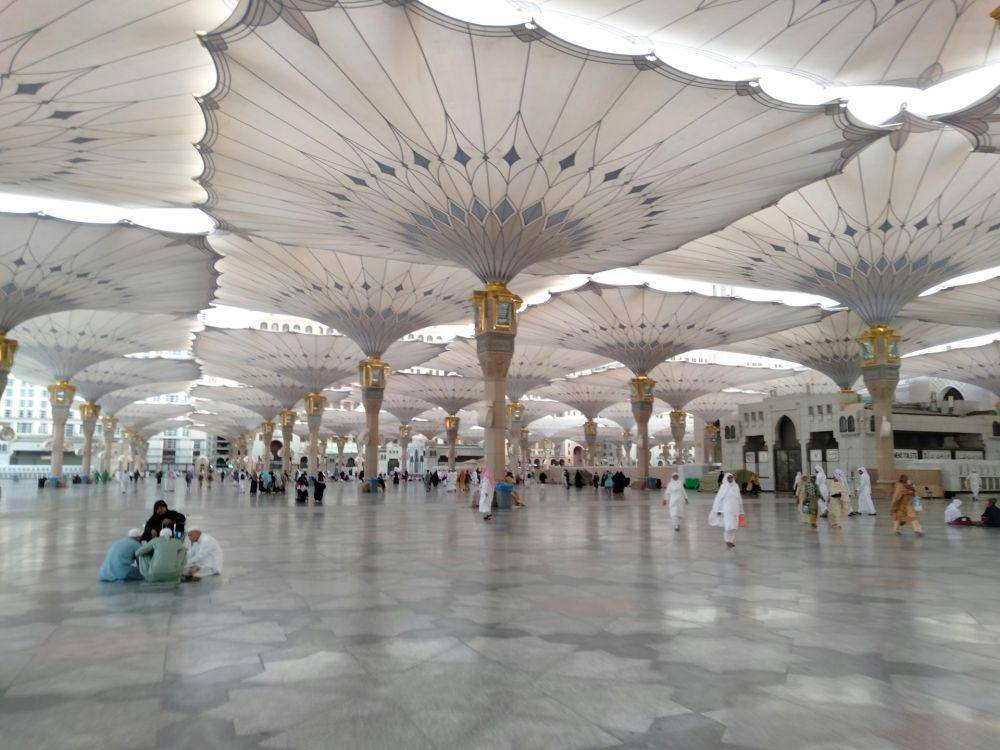 ilustrasi payung Masjid Nabawi (unsplash.com/neimart)
