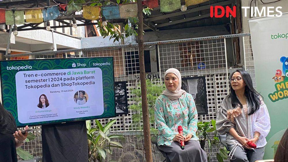 Jenama mode lokal asal Bandung Jawa Barat, Flashy beradaptasi dengan perkembangan zaman sejak lahir di era krisis moneter. (IDN Times/Amir Faisol)