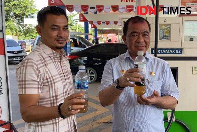 Kepala Dinas Perindustrian dan Perdagangan (Disperindag) Kota Batam, Gustian Riau (kanan) (IDN Times/Putra Gema Pamungkas)