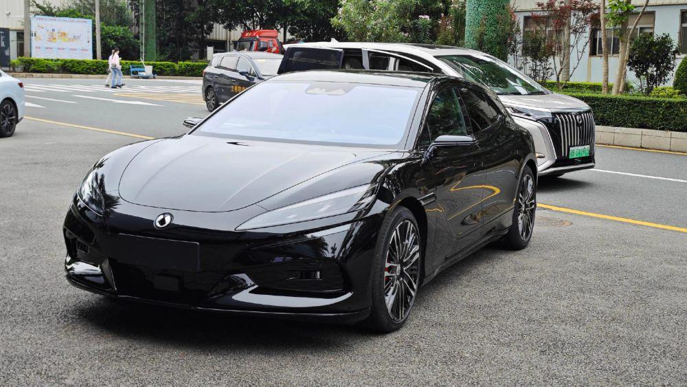 Mercedez-Benz dan BYD Bakal Luncurkan Denza Z9 GT