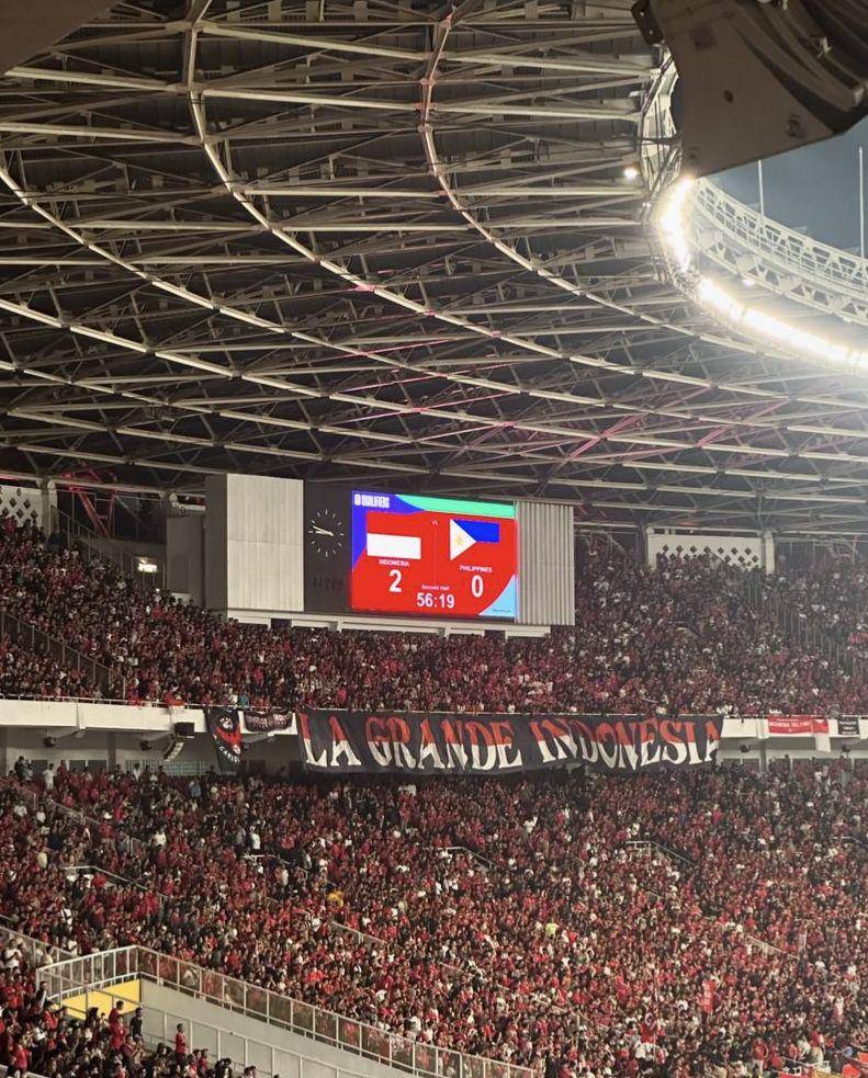 potret Valerie Tifanka nonton timnas bareng Lesti Kejora (instagram.com/valtifanka)