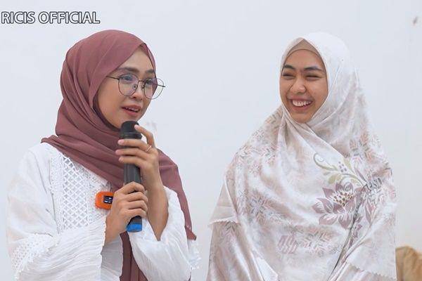 pengajian dan syukuran Ria Ricis haji (YouTube.com/Ricis Official)