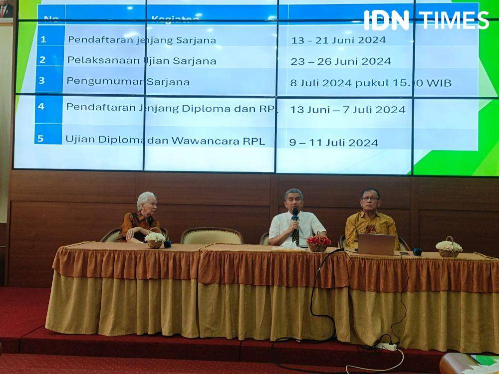 Rektor Universitas Sriwijaya Taufiq Marwa (IDN Times/Feny Maulia Agustin)
