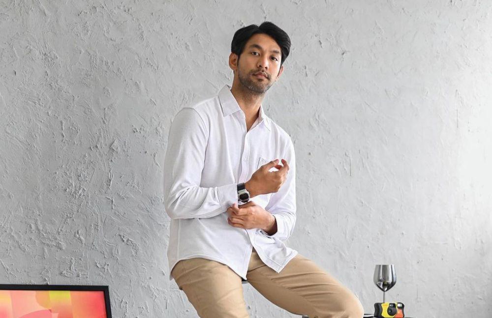 5 Kemeja Putih Lengan Panjang dari Brand Lokal, Berani Tampil Formal!