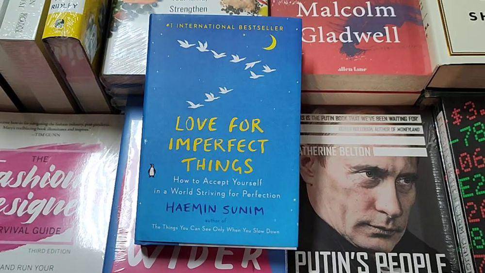 buku Love for Imperfect Things (youtube.com/@periplus.bookstore)