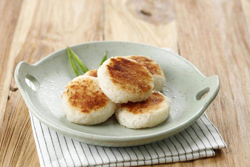 ilustrasi wingko babat. (vecteezy.com/ikarahma)