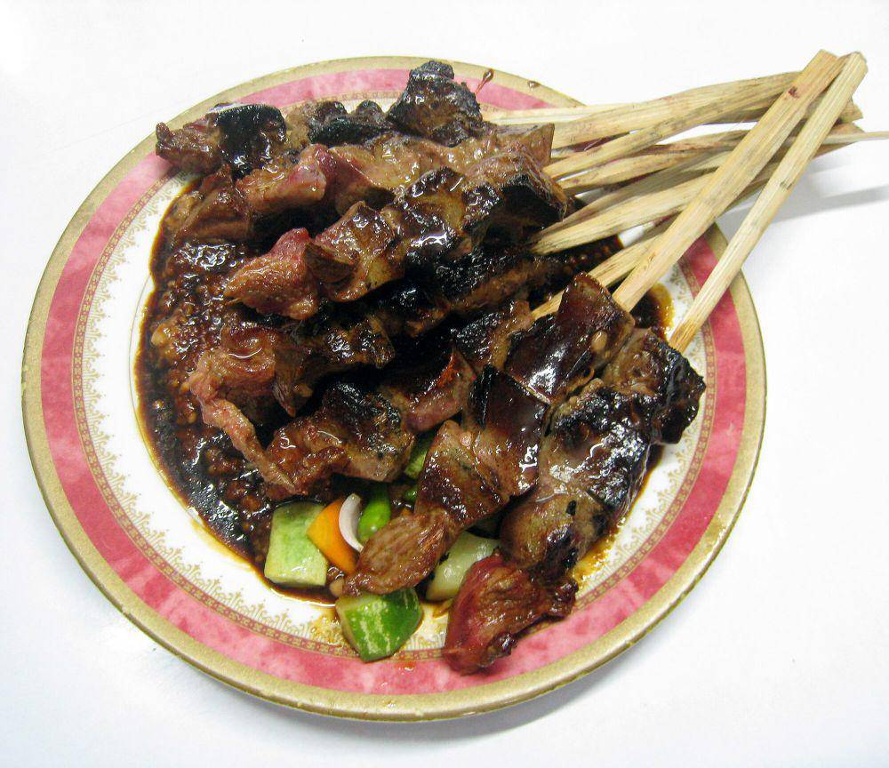 sate kambing (commons.wikimedia.org/Gunawan Kartapranata)
