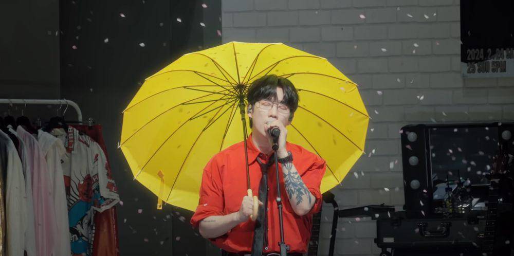 potret 10cm saat menyanyikan "Spring Snow" (youtube.com/10CM_Official)