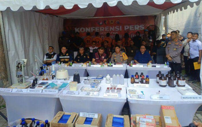 Polisi Temukan Pabrik Ekstasi di Medan yang Dikelola Pasutri