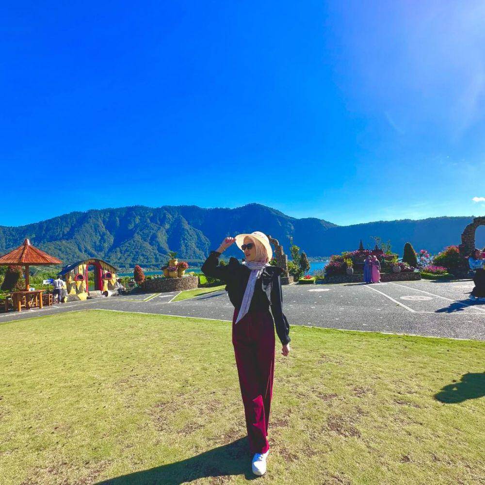 holiday outfit Uty Bonita (instagram.com/utybonita/)