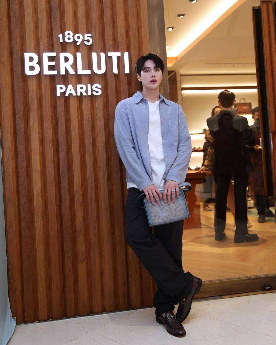 outfit smart casual ala Sarin Ronnakiat (instagram.com/inpitar)