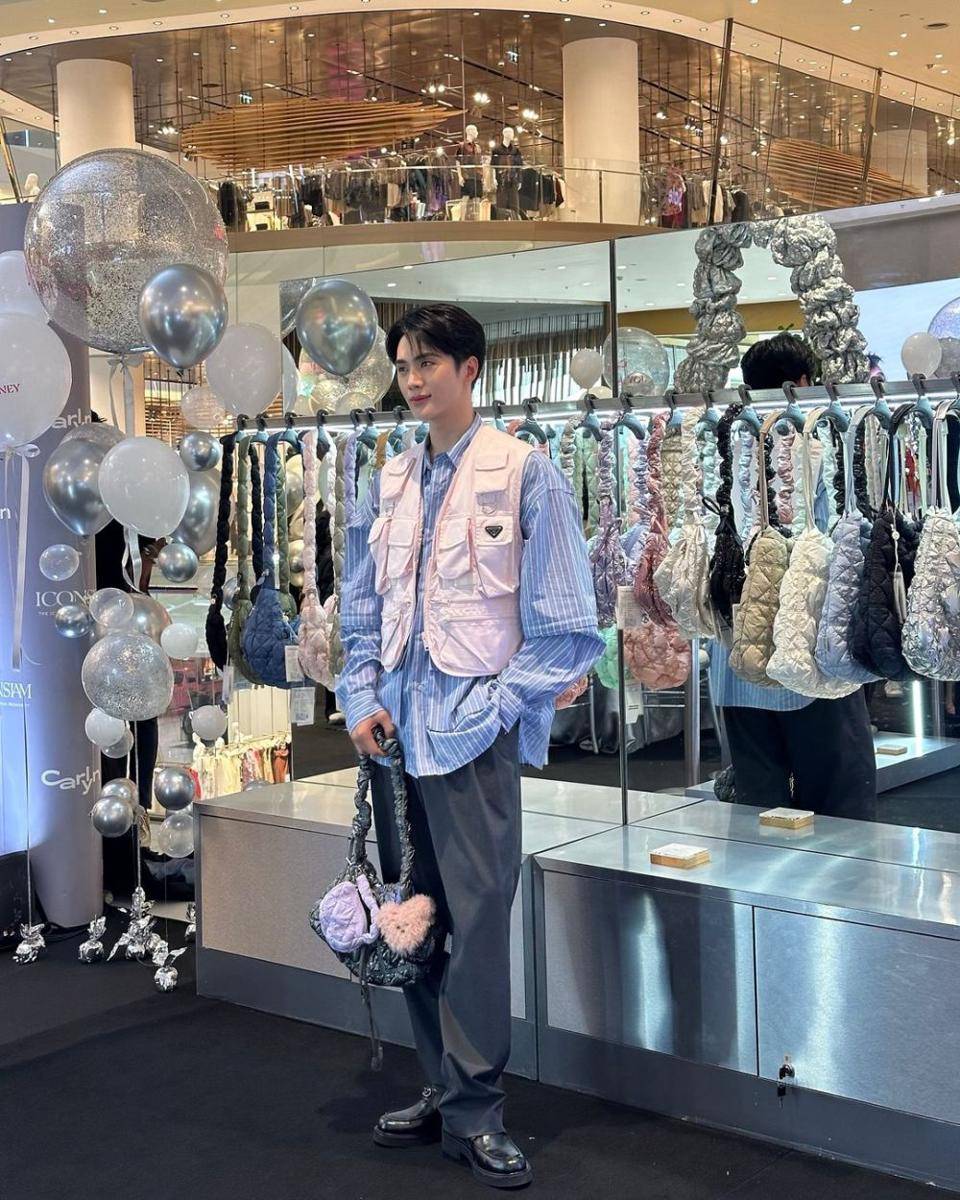 outfit smart casual ala Sarin Ronnakiat (instagram.com/inpitar)