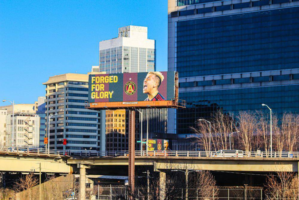ilustrasi billboard (unsplash.com/Trent Denson)