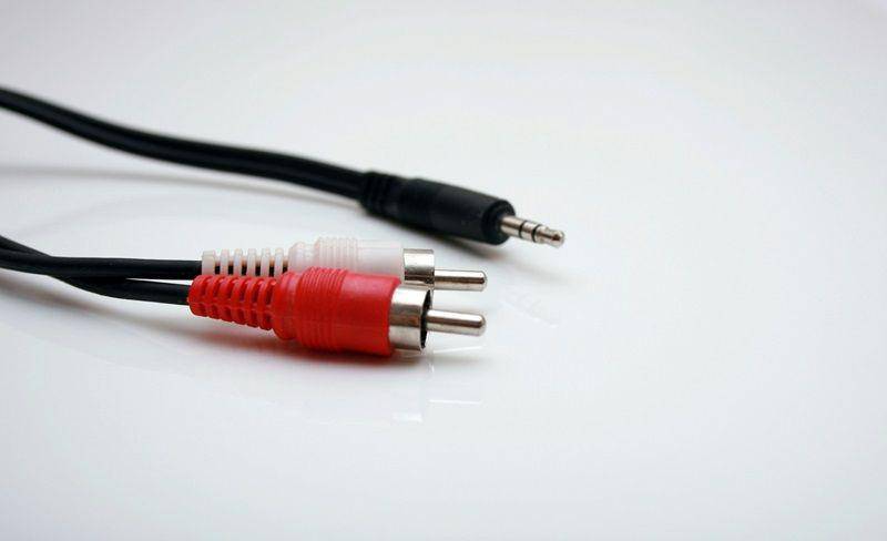 ilustrasi kabel antena TV (unsplash.com/Vincent Botta)