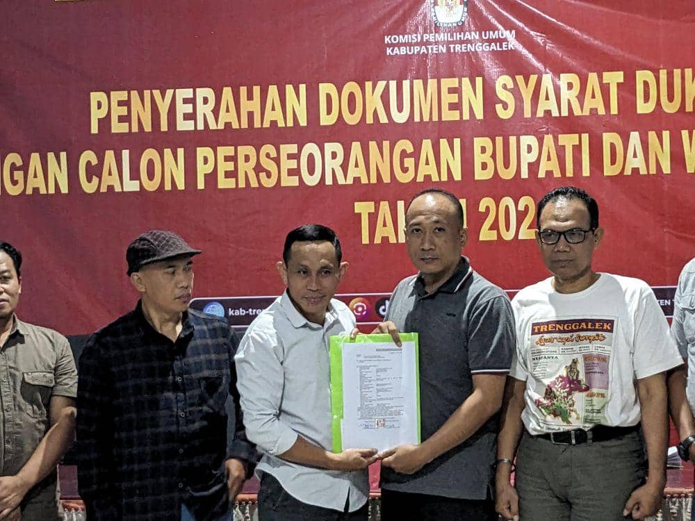 Pasangan Calon Perserorangan di Kabupaten Trenggalek saat mendaftar. IDN Times/ istimewa
