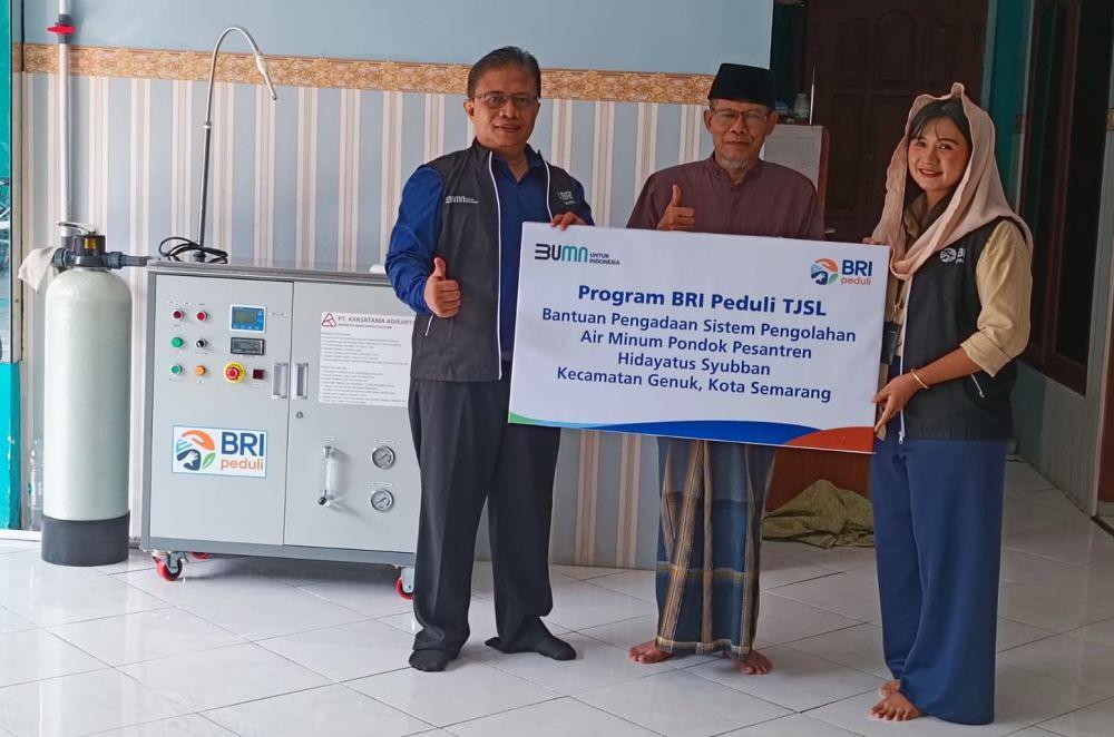BRI Semarang Pattimura Penuhi Kebutuhan Air Minum Santri Ponpes