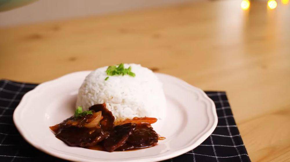potret daging sapi masak merah ala resto Thailand (youtube.com/Che Nom)