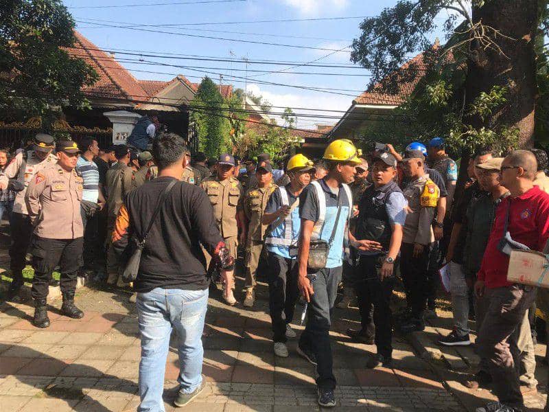 Proses eksekusi rumah di Jalan Ijen, Kota Malang. (Dok. Pemprov Jatim)