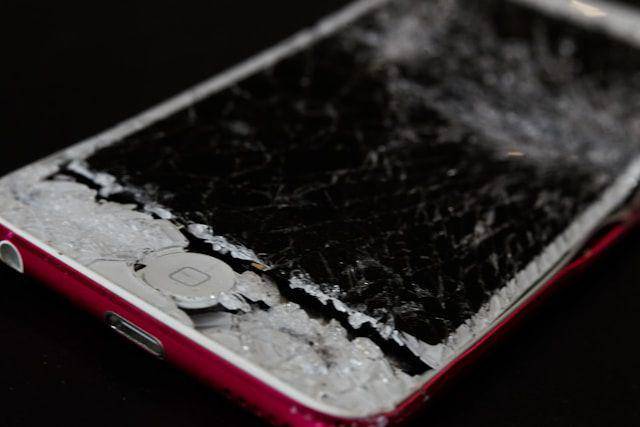 ilustrasi HM Phone Malang. (unsplash.com/Laura Rivera)