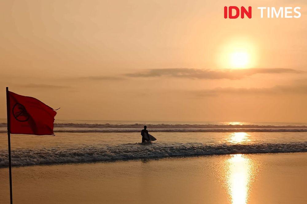 Ratusan Peselancar Ikuti Kompetisi Beachwalk Kuta Festival 2024
