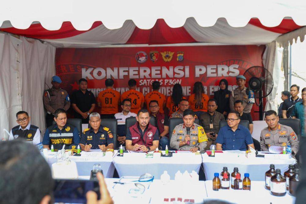 Bareskrim Polri bongkar clandistine lab milik pasangan suami istri di Medan (dok. IDN Times/Istimewa)