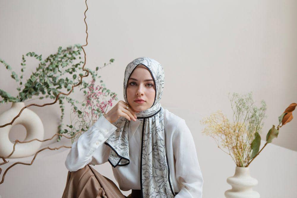 5 Tips Kenakan Hijab Motif yang Stylish dan Nyaman
