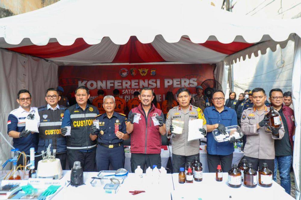 Bareskrim Polri bongkar clandistine lab milik pasangan suami istri di Medan (dok. IDN Times/Istimewa)