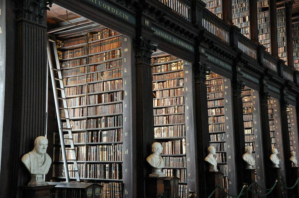 ilustrasi perpustakaan. (unsplash.com/Alex Block)