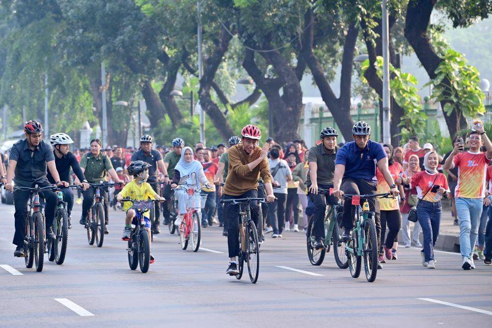 Presiden Jokowi bersama keluarga bersepeda di CFD Sudirman-Thamrin, Jakarta (dok. Sekretariat Presiden)