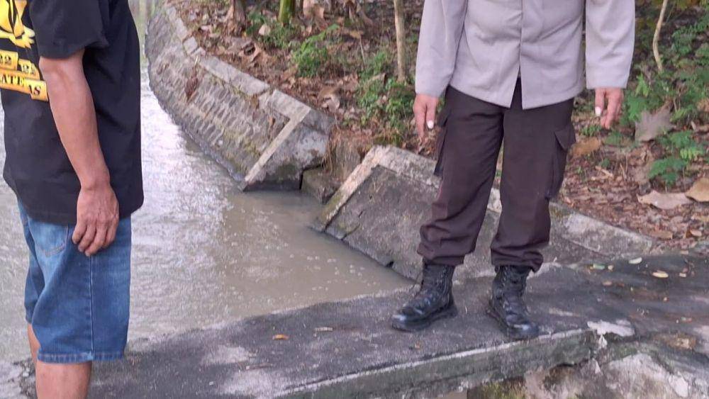 Bocah 9 tahun ditemukan tewas di saluran irigasi di Desa Ngale, Kecamatan Paron, Kabupaten Ngawi. IDN Times/ Riyanto